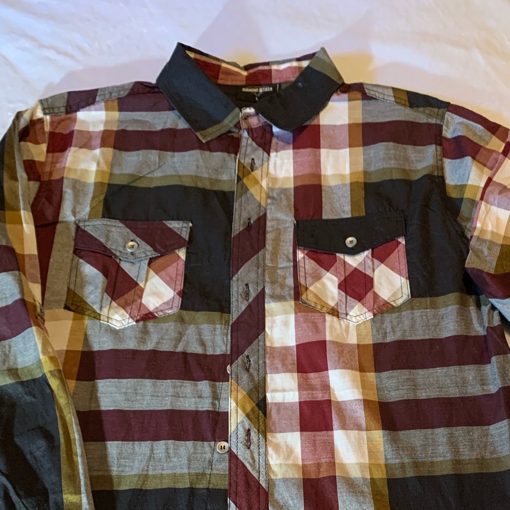 3/15🔥 Button up plaid shirt